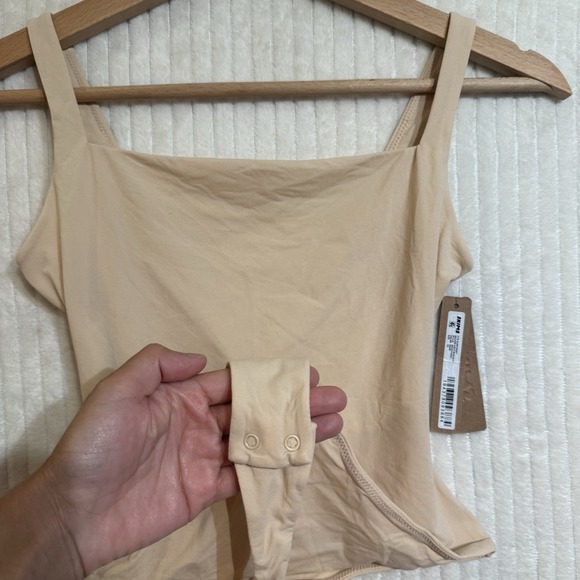 SKIMS Fits Everybody Square Neck Thong Bodysuit In Sand Size XS NWT $60 - Picture 5 of 9